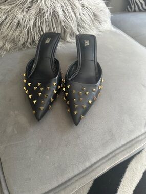 Zara Black Pointed Mule with Gold Pyramid Studs. Kitten heels.
